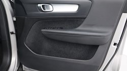 2025 (25) VOLVO XC40 2.0 B3P Core 5dr Auto *VAT QUALIFYING* 4896904