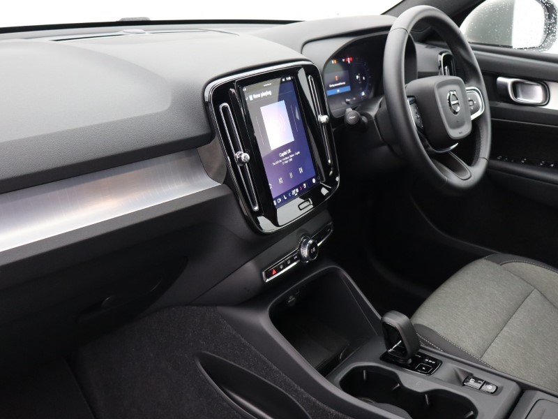 2025 (25) VOLVO XC40 2.0 B3P Core 5dr Auto *VAT QUALIFYING* 4896914