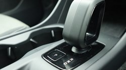 2025 (25) VOLVO XC40 2.0 B3P Core 5dr Auto *VAT QUALIFYING* 4896930