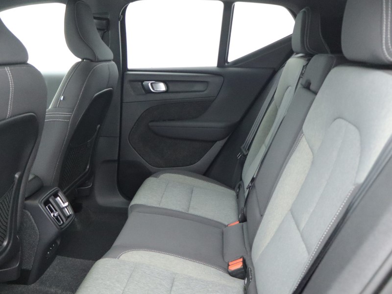 2025 (25) VOLVO XC40 2.0 B3P Core 5dr Auto *VAT QUALIFYING* 4896903