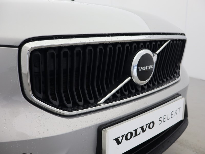 2025 (25) VOLVO XC40 2.0 B3P Core 5dr Auto *VAT QUALIFYING* 4896888