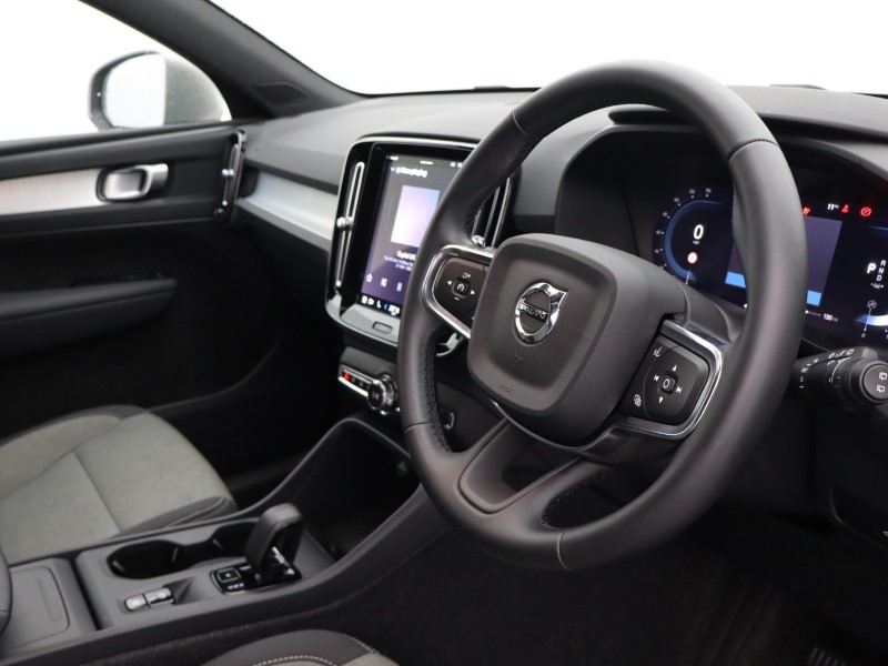 2025 (25) VOLVO XC40 2.0 B3P Core 5dr Auto *VAT QUALIFYING* 4896908