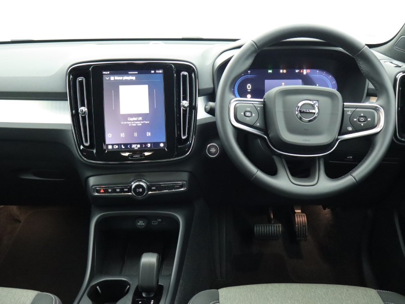 2025 (25) VOLVO XC40 2.0 B3P Core 5dr Auto *VAT QUALIFYING* 4896919