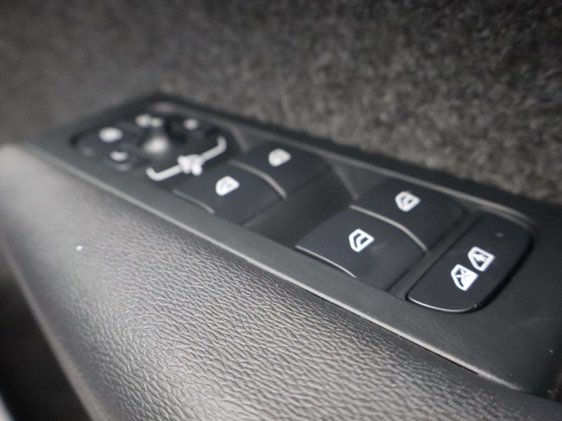 2025 (25) VOLVO XC40 2.0 B3P Core 5dr Auto *VAT QUALIFYING* 4896906