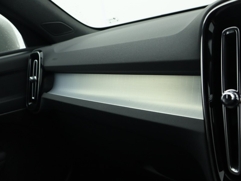 2025 (25) VOLVO XC40 2.0 B3P Core 5dr Auto *VAT QUALIFYING* 4896932