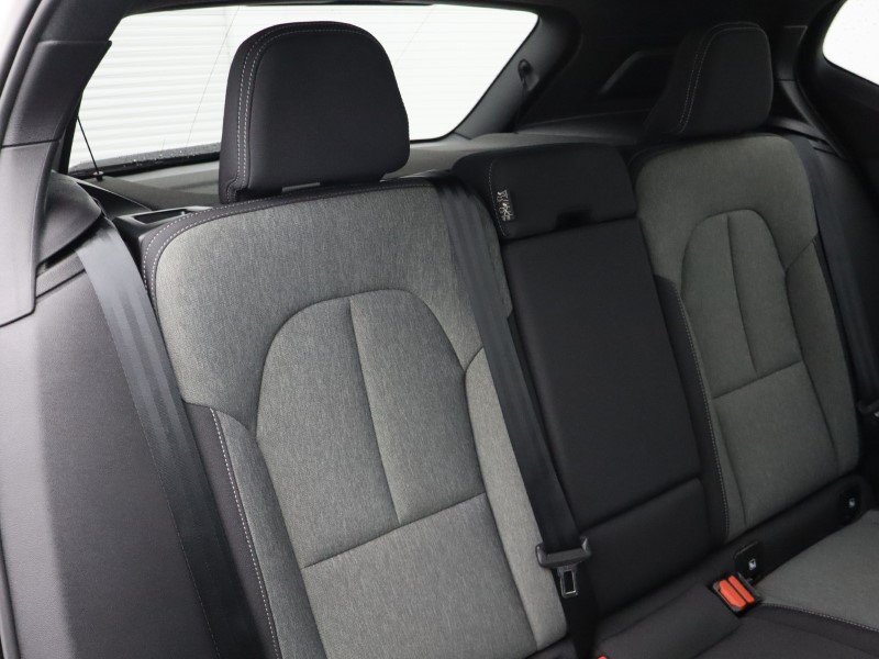 2025 (25) VOLVO XC40 2.0 B3P Core 5dr Auto *VAT QUALIFYING* 4896917