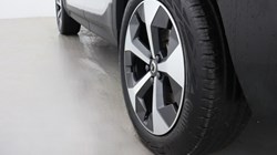 2025 (25) VOLVO XC40 2.0 B3P Core 5dr Auto *VAT QUALIFYING* 4965208