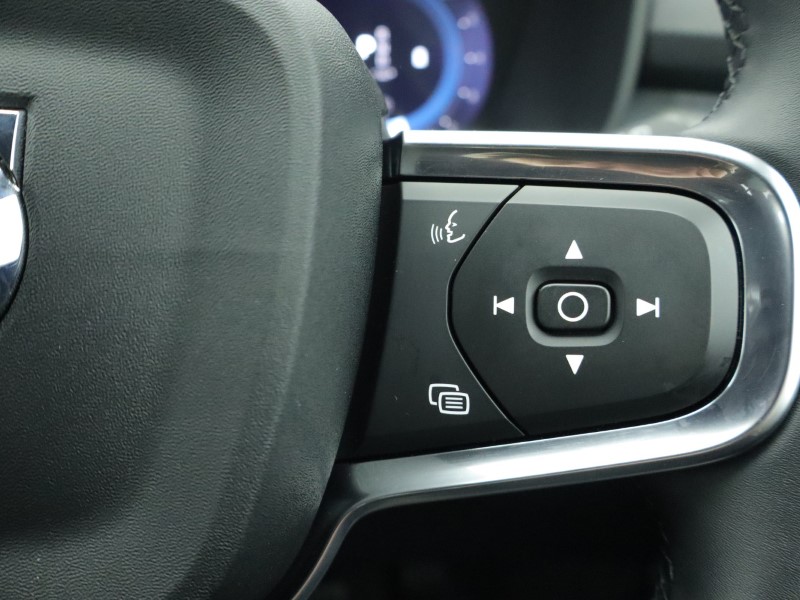 2025 (25) VOLVO XC40 2.0 B3P Core 5dr Auto *VAT QUALIFYING* 4896922