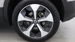 2025 (25) VOLVO XC40 2.0 B3P Core 5dr Auto *VAT QUALIFYING* 4896900