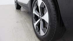 2025 (25) VOLVO XC40 2.0 B3P Core 5dr Auto *VAT QUALIFYING* 4896901