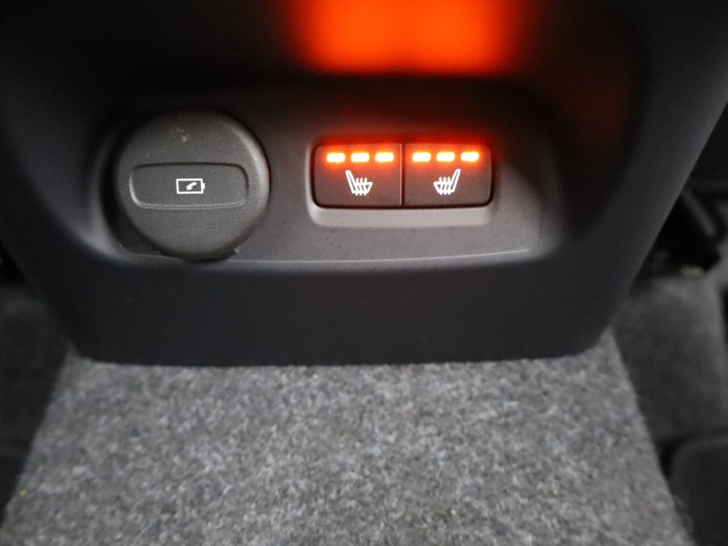 2025 (25) VOLVO XC40 2.0 B3P Core 5dr Auto *VAT QUALIFYING* 4896918