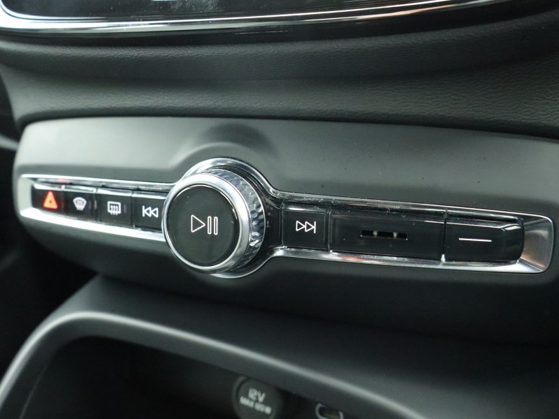 2025 (25) VOLVO XC40 2.0 B3P Core 5dr Auto *VAT QUALIFYING* 4896929