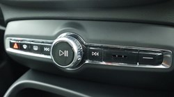 2025 (25) VOLVO XC40 2.0 B3P Core 5dr Auto *VAT QUALIFYING* 4896929