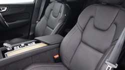 2025 (25) VOLVO XC60 2.0 B5P Ultra Dark 5dr AWD Geartronic 4899742