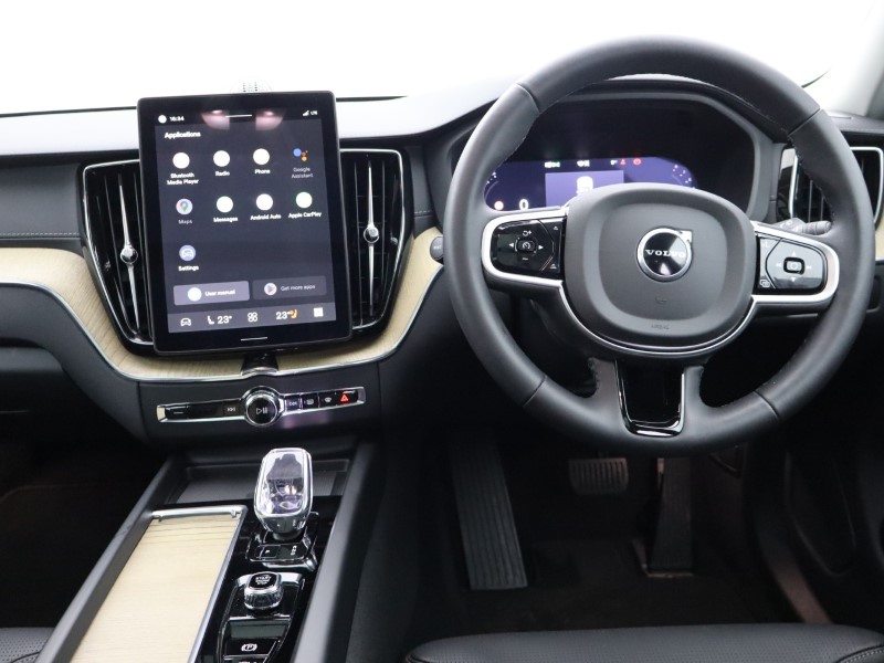 2025 (25) VOLVO XC60 2.0 B5P Ultra Dark 5dr AWD Geartronic 4899764