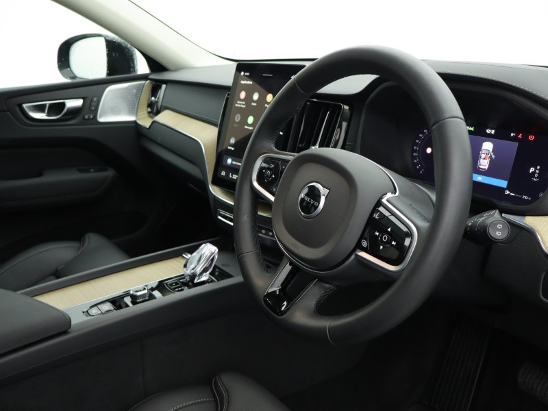 2025 (25) VOLVO XC60 2.0 B5P Ultra Dark 5dr AWD Geartronic 4899752