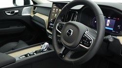2025 (25) VOLVO XC60 2.0 B5P Ultra Dark 5dr AWD Geartronic 4899752
