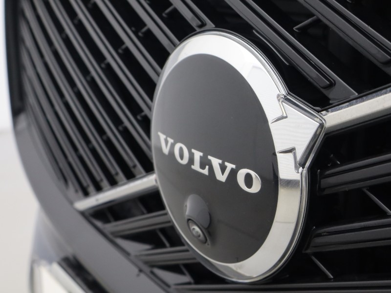 2025 (25) VOLVO XC60 2.0 B5P Ultra Dark 5dr AWD Geartronic 4899726