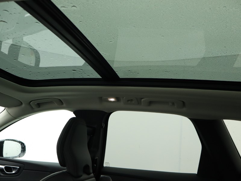 2025 (25) VOLVO XC60 2.0 B5P Ultra Dark 5dr AWD Geartronic 4899757