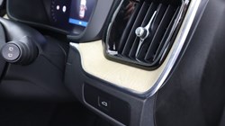 2025 (25) VOLVO XC60 2.0 B5P Ultra Dark 5dr AWD Geartronic 4899748
