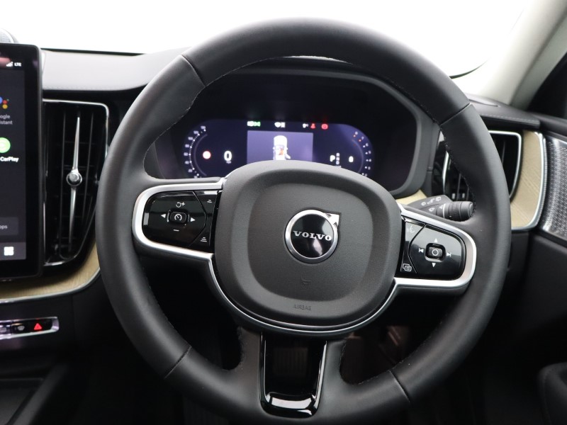 2025 (25) VOLVO XC60 2.0 B5P Ultra Dark 5dr AWD Geartronic 4899765