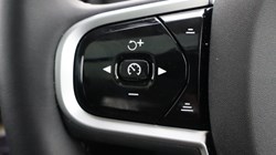 2025 (25) VOLVO XC60 2.0 B5P Ultra Dark 5dr AWD Geartronic 4899766