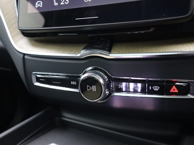 2025 (25) VOLVO XC60 2.0 B5P Ultra Dark 5dr AWD Geartronic 4899775