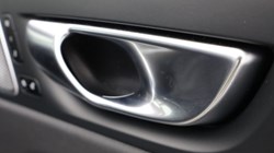 2025 (25) VOLVO XC60 2.0 B5P Ultra Dark 5dr AWD Geartronic 4899746