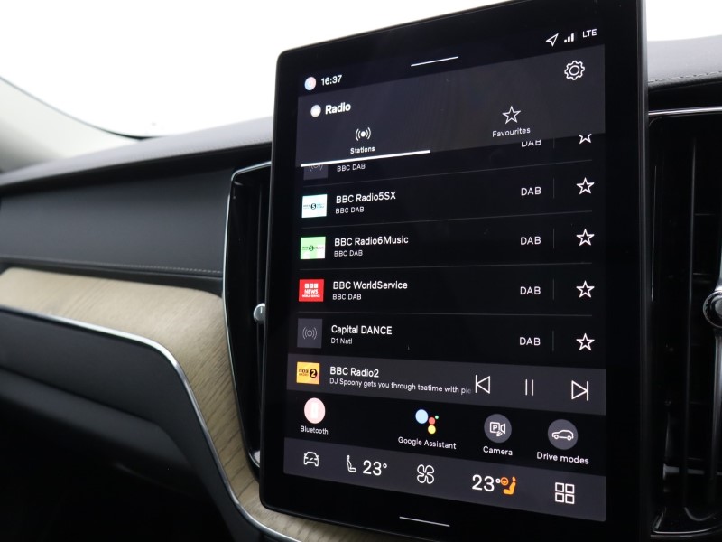 2025 (25) VOLVO XC60 2.0 B5P Ultra Dark 5dr AWD Geartronic 4899771