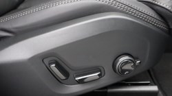 2025 (25) VOLVO XC60 2.0 B5P Ultra Dark 5dr AWD Geartronic 4899749