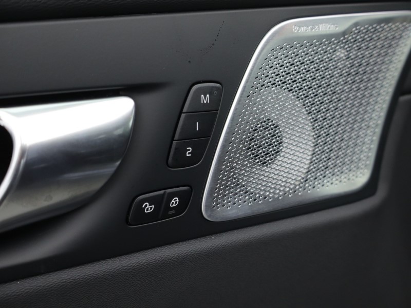 2025 (25) VOLVO XC60 2.0 B5P Ultra Dark 5dr AWD Geartronic 4899756