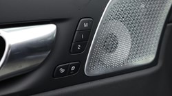 2025 (25) VOLVO XC60 2.0 B5P Ultra Dark 5dr AWD Geartronic 4899756