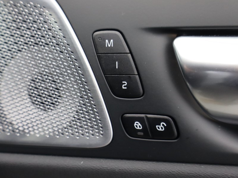 2025 (25) VOLVO XC60 2.0 B5P Ultra Dark 5dr AWD Geartronic 4899747