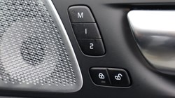 2025 (25) VOLVO XC60 2.0 B5P Ultra Dark 5dr AWD Geartronic 4899747