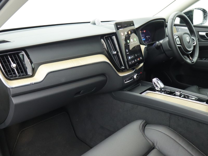 2025 (25) VOLVO XC60 2.0 B5P Ultra Dark 5dr AWD Geartronic 4899754