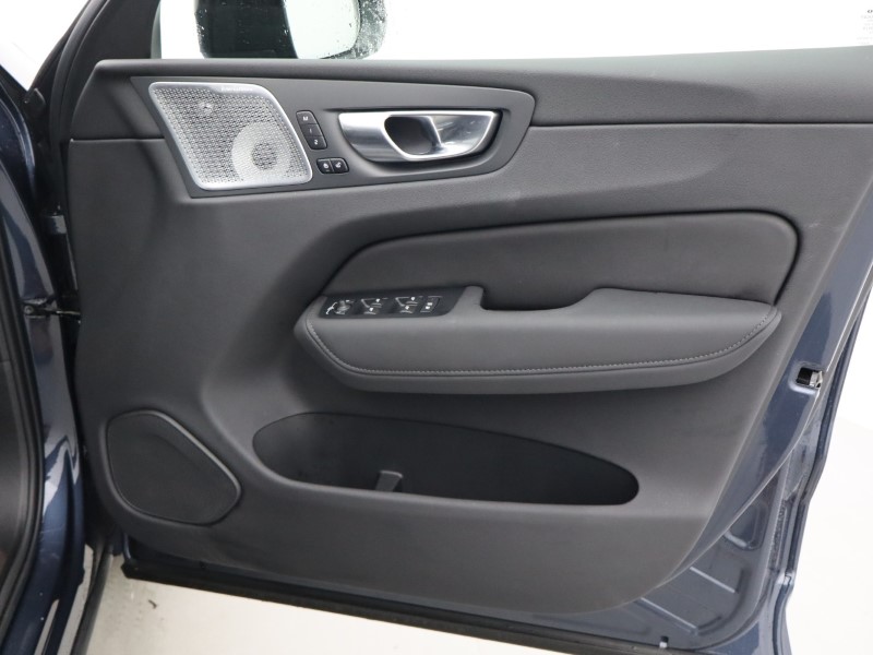 2025 (25) VOLVO XC60 2.0 B5P Ultra Dark 5dr AWD Geartronic 4899743