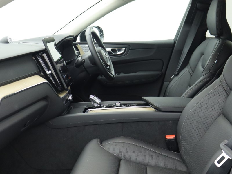 2025 (25) VOLVO XC60 2.0 B5P Ultra Dark 5dr AWD Geartronic 4899739