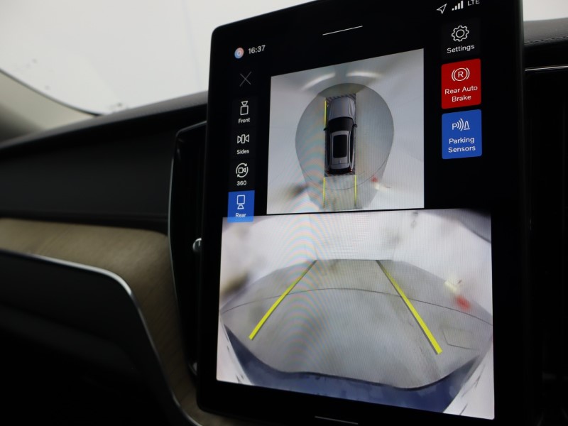 2025 (25) VOLVO XC60 2.0 B5P Ultra Dark 5dr AWD Geartronic 4899770