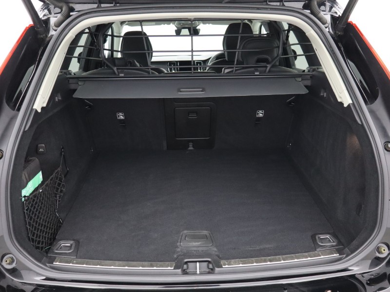 2022 (22) VOLVO XC60 2.0 B5P Plus Dark 5dr AWD Geartronic 4904215