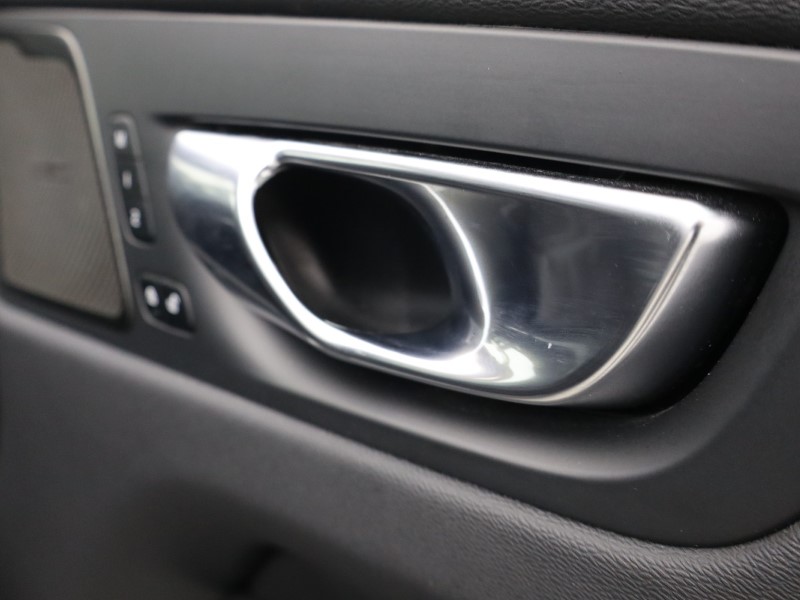 2022 (22) VOLVO XC60 2.0 B5P Plus Dark 5dr AWD Geartronic 4904226