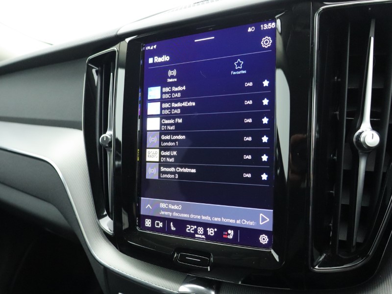 2022 (22) VOLVO XC60 2.0 B5P Plus Dark 5dr AWD Geartronic 4904250