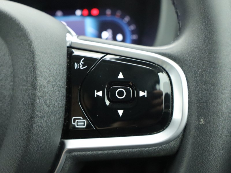 2022 (22) VOLVO XC60 2.0 B5P Plus Dark 5dr AWD Geartronic 4904245