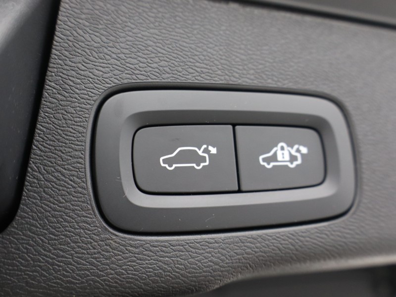 2022 (22) VOLVO XC60 2.0 B5P Plus Dark 5dr AWD Geartronic 4904216