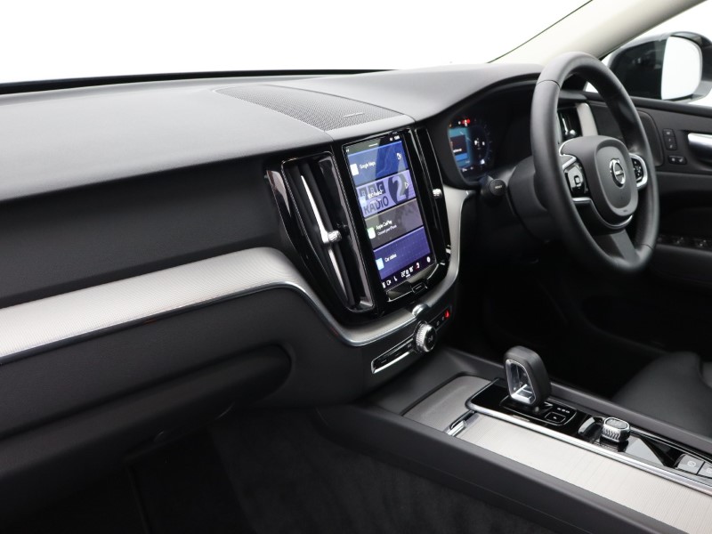 2022 (22) VOLVO XC60 2.0 B5P Plus Dark 5dr AWD Geartronic 4904236