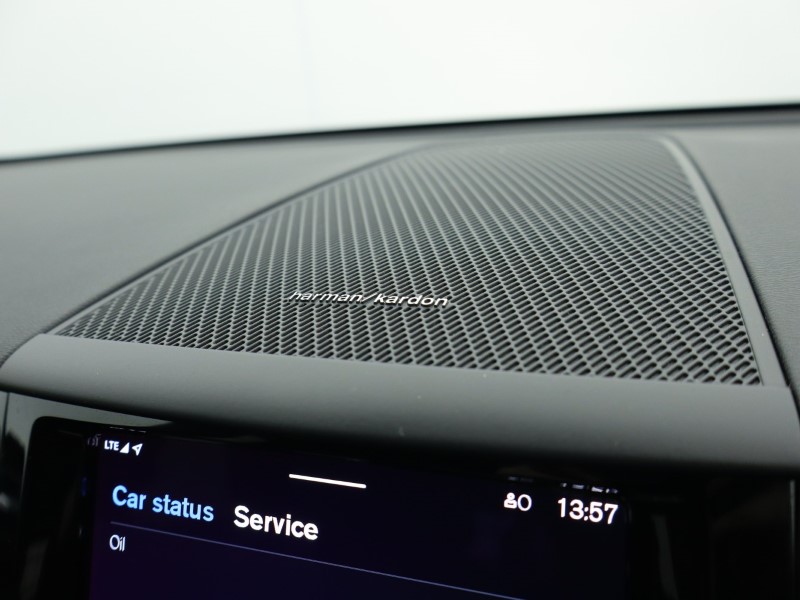 2022 (22) VOLVO XC60 2.0 B5P Plus Dark 5dr AWD Geartronic 4904257