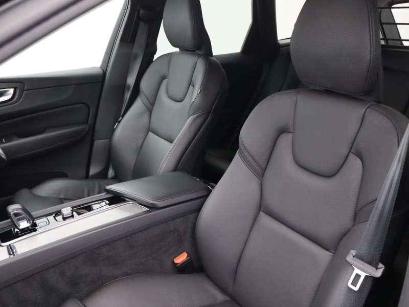 2022 (22) VOLVO XC60 2.0 B5P Plus Dark 5dr AWD Geartronic 4904233