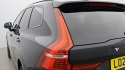 2022 (22) VOLVO XC60 2.0 B5P Plus Dark 5dr AWD Geartronic 4904211