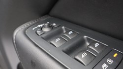 2022 (22) VOLVO XC60 2.0 B5P Plus Dark 5dr AWD Geartronic 4904225