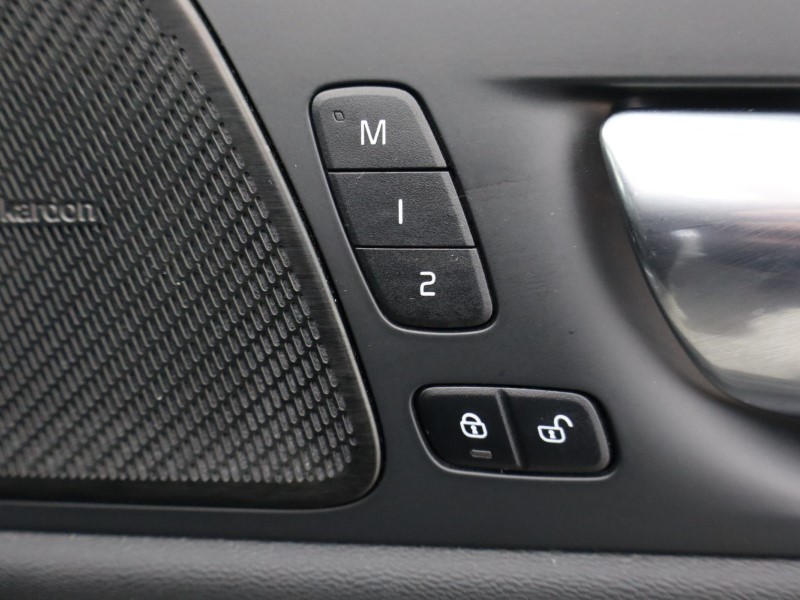 2022 (22) VOLVO XC60 2.0 B5P Plus Dark 5dr AWD Geartronic 4904227