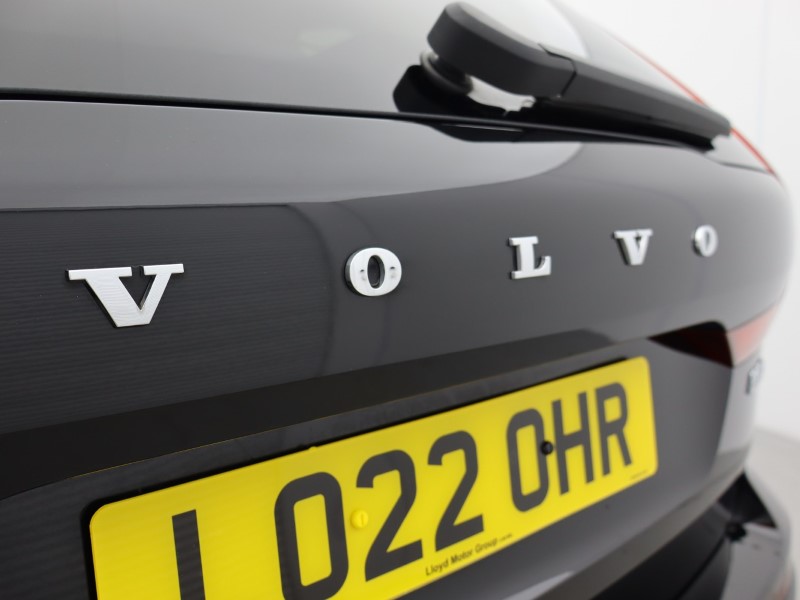 2022 (22) VOLVO XC60 2.0 B5P Plus Dark 5dr AWD Geartronic 4904212